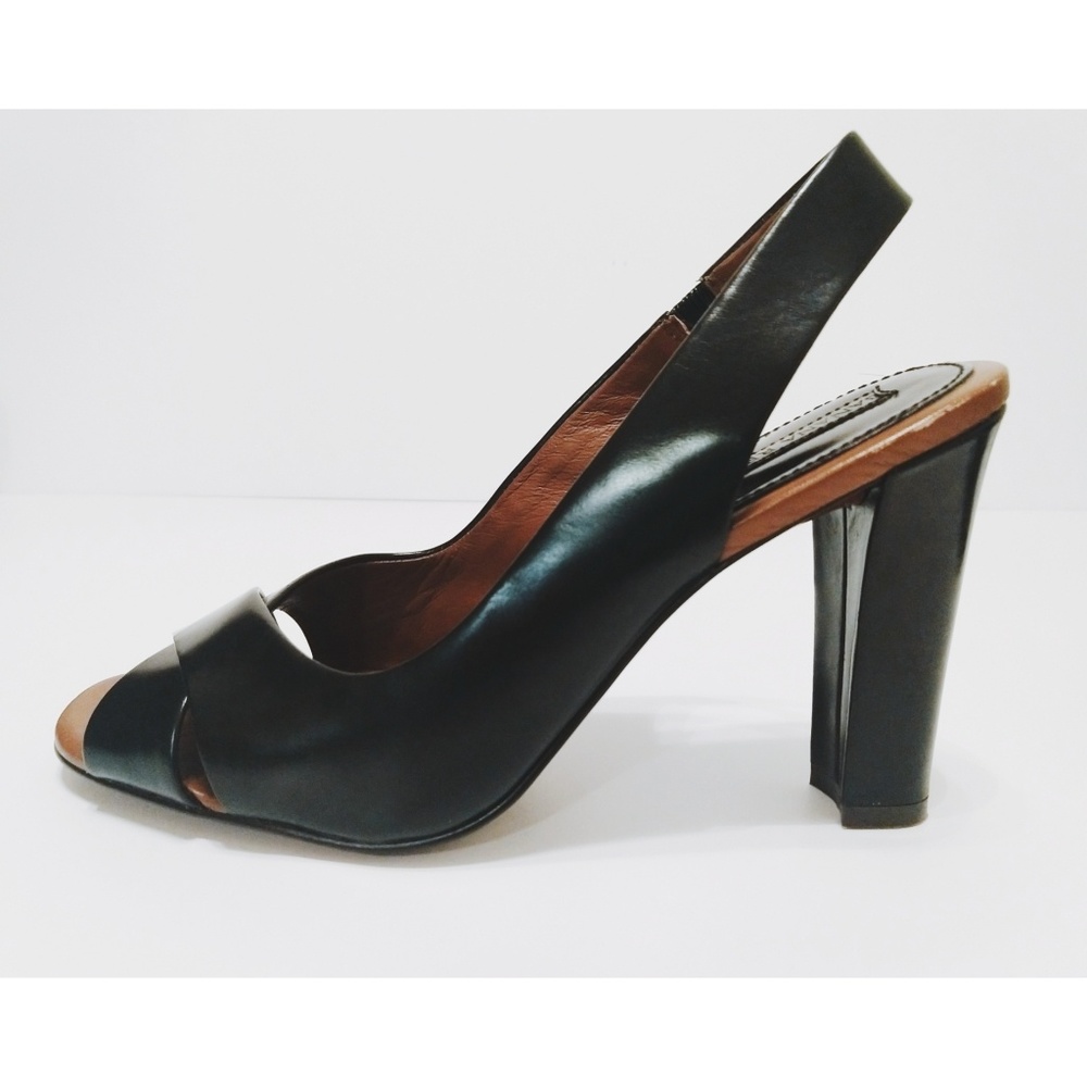 Like New Banana Republic Leather Slingback Pump